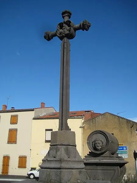 Foto de Cruzada erigida en un pequeño cuadrado - Sylenius - © Creative Commons (https://creativecommons.org/licenses/by-sa/4.0/deed.fr)