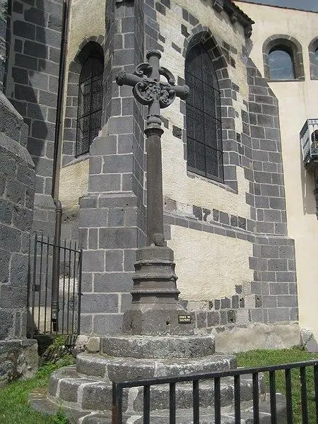 Foto von 16. Jahrhundertkreuz in Volvic Lava - Sylenius - © Creative Commons (https://creativecommons.org/licenses/by-sa/4.0/deed.fr)