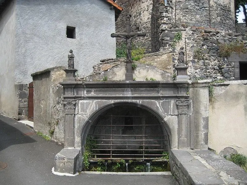 Foto von Brunnen nachbarn den alten Turm - Sylenius - © Creative Commons (https://creativecommons.org/licenses/by-sa/4.0/deed.fr)