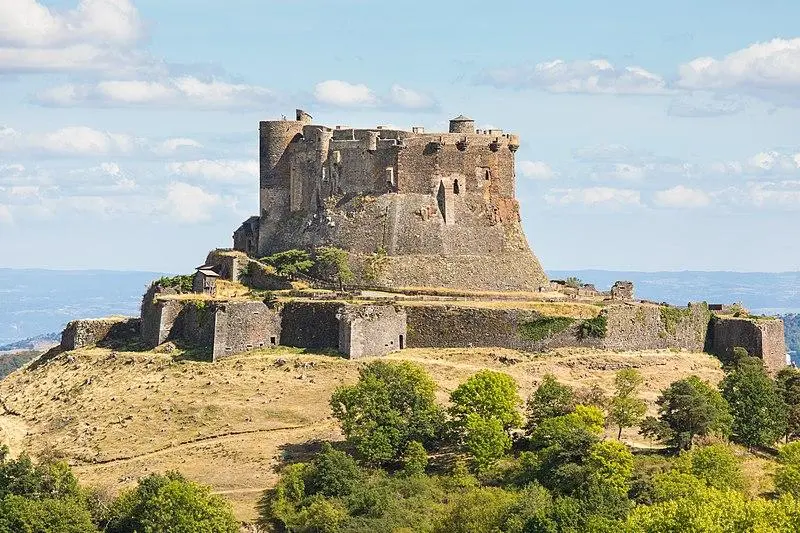 Foto de Ruinas del castillo fortificado - Frimousse - © Creative Commons (https://creativecommons.org/licenses/by-sa/4.0/deed.fr)