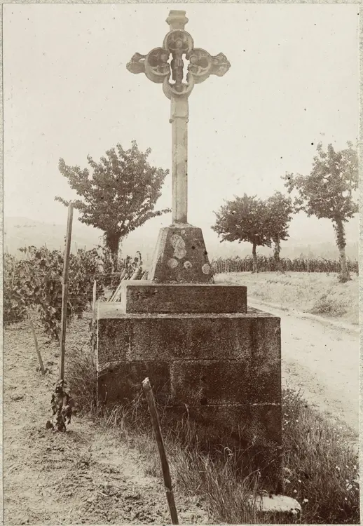 Foto von Steinkreuz 14. Jahrhundert - POP Plateforme Ouverte du Patrimoine / Base Mérimée - © Ministère de la Culture (France), Médiathèque du patrimoine et de la photographie, diffusion GrandPalaisRmn Photo