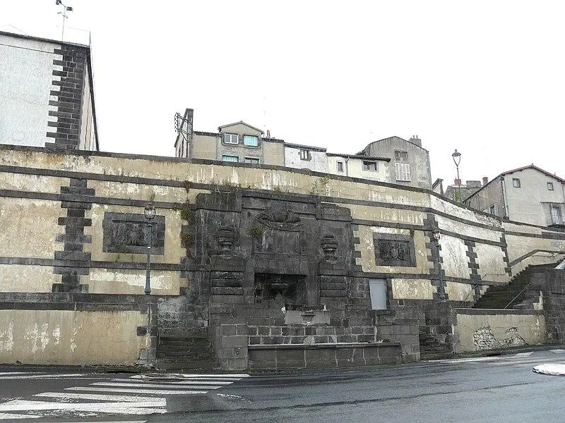 Foto von Treppe und Brunnen von Chazerat - Père Igor - © Creative Commons (https://creativecommons.org/licenses/by-sa/4.0/deed.fr)