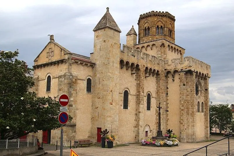 Foto de Iglesia de Saint-Léger y ex priorato - Pymouss - © Creative Commons (https://creativecommons.org/licenses/by-sa/4.0/deed.fr)