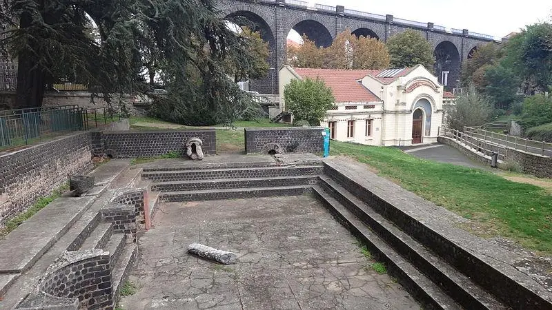 Foto de Restos de antiguos baños térmicos - Rilba - © Creative Commons (https://creativecommons.org/licenses/by-sa/4.0/deed.fr)