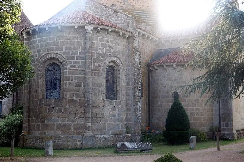 Foto von Saint-Hilaire Church und altes Kloster - Antoine Garnier - © Creative Commons (https://creativecommons.org/licenses/by-sa/4.0/deed.fr)