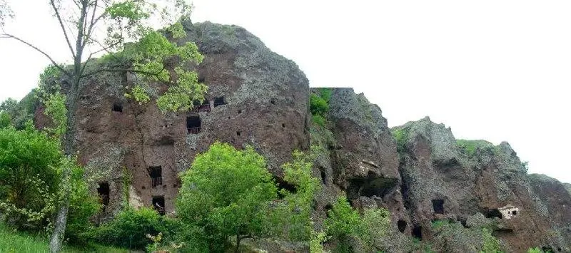 Foto de Iglesia y cueva de Jonas - Neri.jp - © Creative Commons (https://creativecommons.org/licenses/by-sa/4.0/deed.fr)