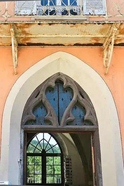Foto di Vecchia chiesa chiamata Notre-Dame Du Bois Chapel - Meria Geoian - © Creative Commons (https://creativecommons.org/licenses/by-sa/4.0/deed.fr)
