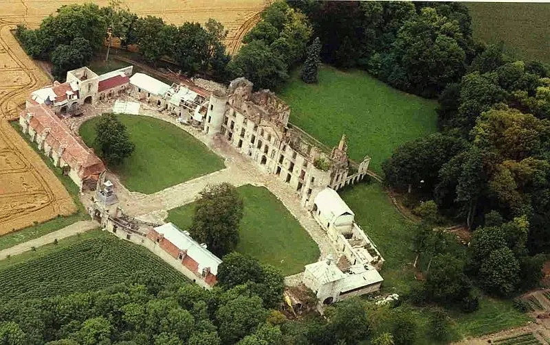 Foto di Castello di Villemont - Charles1559 - © Creative Commons (https://creativecommons.org/licenses/by-sa/4.0/deed.fr)