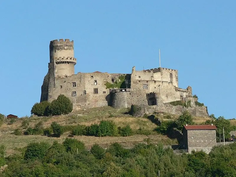 Foto de Tournoël Fort Castle - Matthieu Perona - © Creative Commons (https://creativecommons.org/licenses/by-sa/4.0/deed.fr)