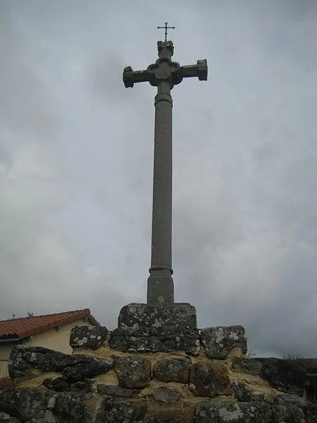 Picture of Stone cross - Sylenius - © Creative Commons (https://creativecommons.org/licenses/by-sa/4.0/deed.fr)
