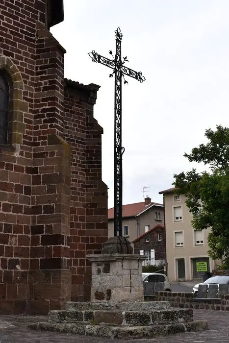 Picture of Wrought iron cross behind the bedside of the church - POP Plateforme Ouverte du Patrimoine / Base Mérimée - © Ministère de la Culture (France), Direction Régionale des Affaires Culturelles d’Auvergne-Rhône-Alpes – Tous droits réservés