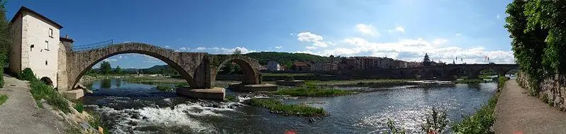 Picture of Old Brives bridge - Goug - © Creative Commons (https://creativecommons.org/licenses/by-sa/4.0/deed.fr)