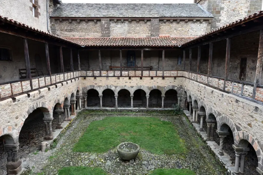 Picture of Former Saint-André-de-Lavaudieu Abbey - POP Plateforme Ouverte du Patrimoine / Base Mérimée - © Ministère de la Culture (France), Direction Régionale des Affaires Culturelles d’Auvergne-Rhône-Alpes – Tous droits réservés