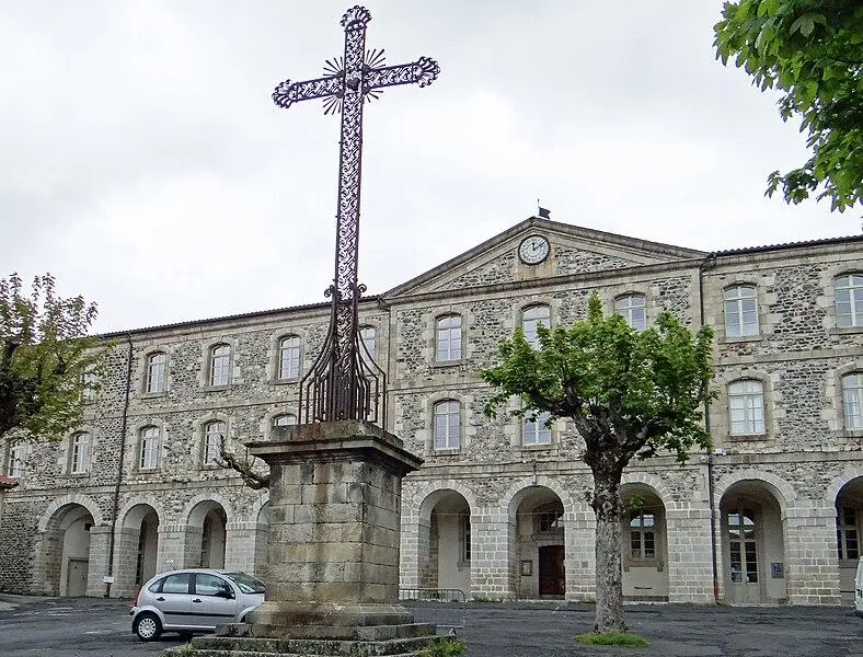 Foto de Antigua abadía - MOSSOT - © Creative Commons (https://creativecommons.org/licenses/by-sa/4.0/deed.fr)