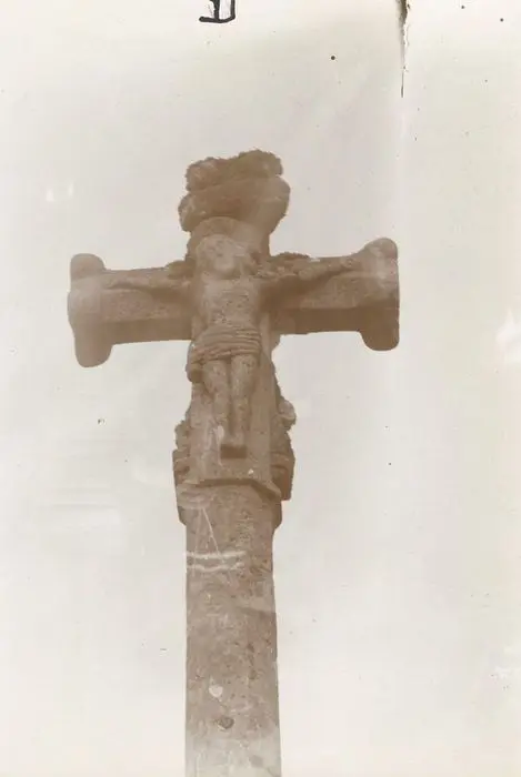 Picture of 15th century cross - POP Plateforme Ouverte du Patrimoine / Base Mérimée - © Ministère de la Culture (France), Médiathèque du patrimoine et de la photographie, tous droits réservés