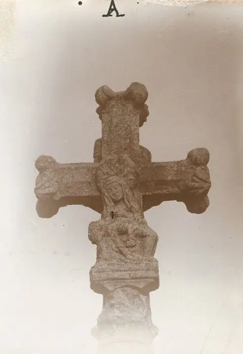 Picture of 15th century cross - POP Plateforme Ouverte du Patrimoine / Base Mérimée - © Ministère de la Culture (France), Médiathèque du patrimoine et de la photographie, tous droits réservés