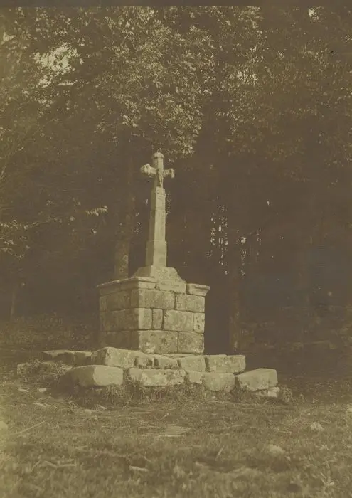 Foto von Steinkreuz des 16. Jahrhunderts - POP Plateforme Ouverte du Patrimoine / Base Mérimée - © Ministère de la Culture (France), Médiathèque du patrimoine et de la photographie, tous droits réservés