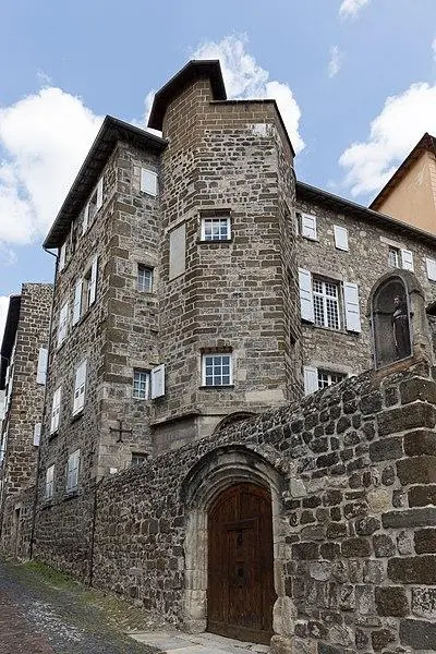 Picture of Former Hotel in Girardin and Luzy - Pymouss - © Creative Commons (https://creativecommons.org/licenses/by-sa/4.0/deed.fr)