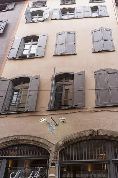 Picture of Building - Pymouss - © Creative Commons (https://creativecommons.org/licenses/by-sa/4.0/deed.fr)