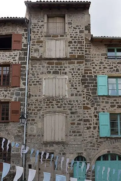 Picture of Building - Pymouss - © Creative Commons (https://creativecommons.org/licenses/by-sa/4.0/deed.fr)