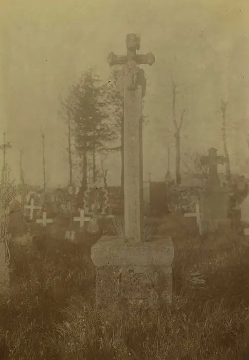 Picture of 15th century stone cross - POP Plateforme Ouverte du Patrimoine / Base Mérimée - © Ministère de la Culture (France), Médiathèque du patrimoine et de la photographie, tous droits réservés
