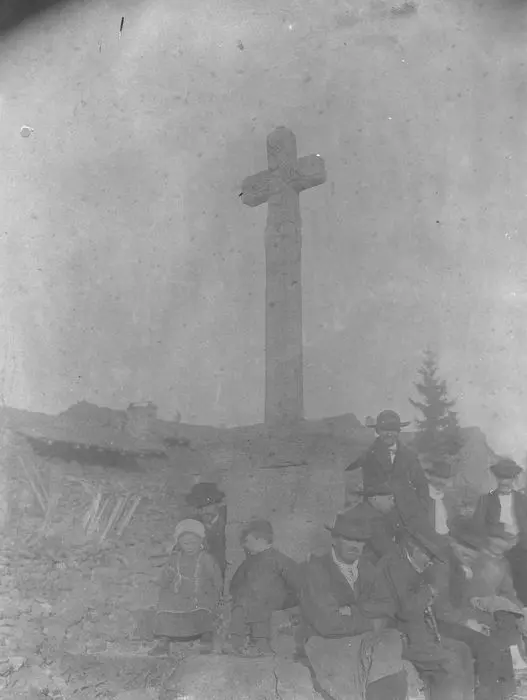 Picture of 17th century stone cross - POP Plateforme Ouverte du Patrimoine / Base Mérimée - © Ministère de la Culture (France), Médiathèque du patrimoine et de la photographie, tous droits réservés