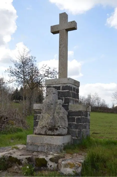 Picture of Remains of the cross located by the road - POP Plateforme Ouverte du Patrimoine / Base Mérimée - © Ministère de la Culture (France), Médiathèque du patrimoine et de la photographie, diffusion RMN-GP