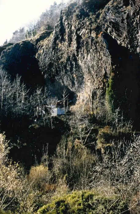 Foto de Hábitat prehistórico llamado Refugio Laborde o Valley Balm Shelter - POP Plateforme Ouverte du Patrimoine / Base Mérimée - © Ministère de la Culture (France), Direction Régionale des Affaires Culturelles d'Auvergne-Rhône-Alpes – Tous droits réservés 
