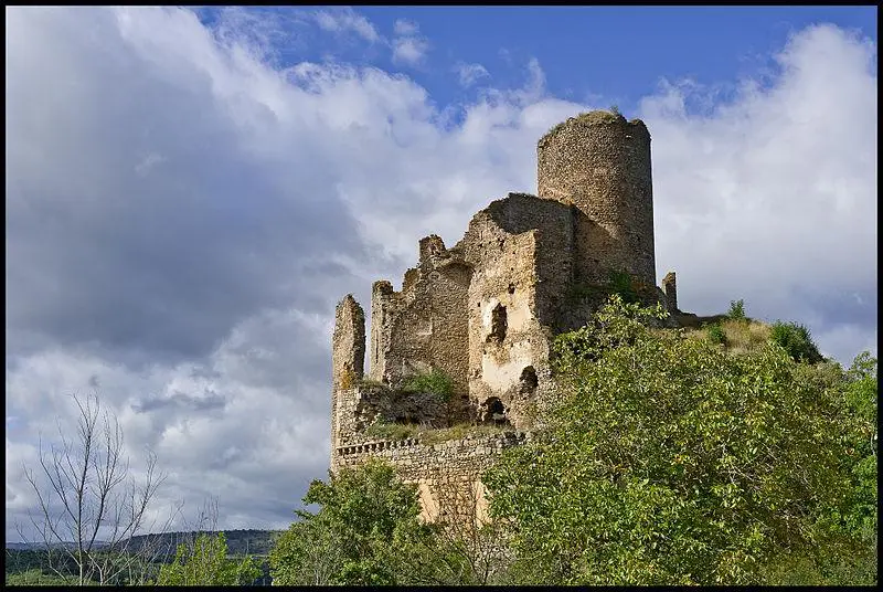 Picture of Léotoing castle - Dominique Robert - © Creative Commons (https://creativecommons.org/licenses/by-sa/4.0/deed.fr)