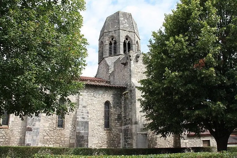 Foto von Saint-Jean-Baptiste-Kirche - User:Otourly - © Creative Commons (https://creativecommons.org/licenses/by-sa/4.0/deed.fr)