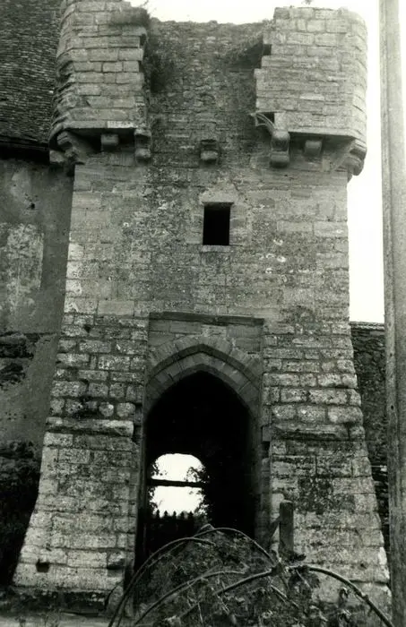 Foto de Castillo de Banassat - POP Plateforme Ouverte du Patrimoine / Base Mérimée - © Ministère de la Culture (France), Médiathèque du patrimoine et de la photographie, tous droits réservés