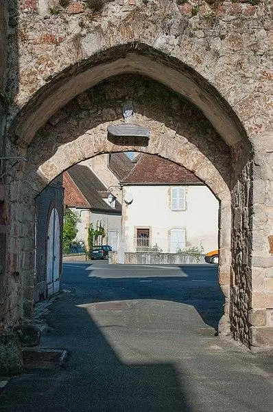 Foto de Porte de Varenne y los restos de las murallas adyacentes - Plovemax - © Creative Commons (https://creativecommons.org/licenses/by-sa/4.0/deed.fr)
