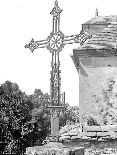 Photo de Croix située devant le presbytère - unbekannt - © Creative Commons (https://creativecommons.org/licenses/by-sa/4.0/deed.fr)