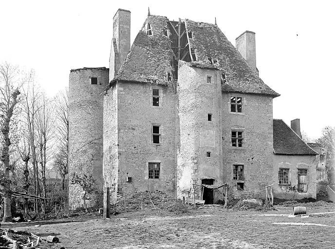 Foto de Castillo de Noailly - POP Plateforme Ouverte du Patrimoine / Base Mérimée - © Ministère de la Culture (France), Médiathèque du patrimoine et de la photographie, diffusion RMN-GP