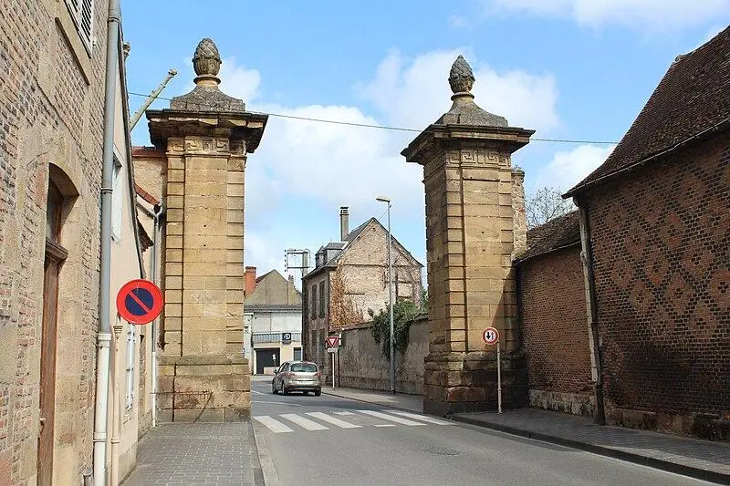 Foto von Porte de Paris - Chabe01 - © Creative Commons (https://creativecommons.org/licenses/by-sa/4.0/deed.fr)