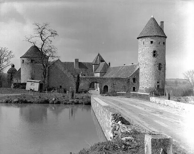 Foto de Château de la Guerche - POP Plateforme Ouverte du Patrimoine / Base Mérimée - © Ministère de la Culture (France), Médiathèque du patrimoine et de la photographie, diffusion RMN-GP