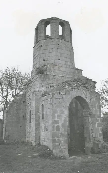 Foto von Überreste der alten Kirche von Bessay - POP Plateforme Ouverte du Patrimoine / Base Mérimée - © Ministère de la Culture (France), Médiathèque du patrimoine et de la photographie, tous droits réservés