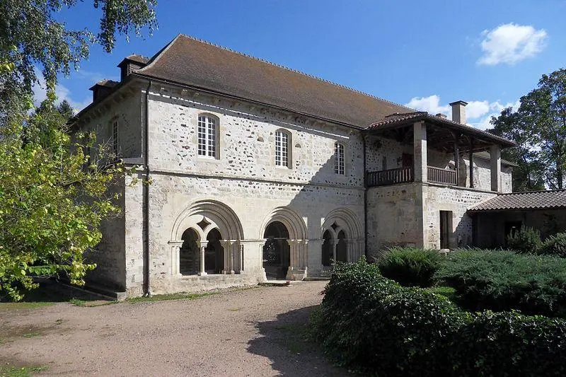 Foto de Abbey Saint-Gilbert de Neuffontaines - Patrick Boyer - © Creative Commons (https://creativecommons.org/licenses/by-sa/4.0/deed.fr)