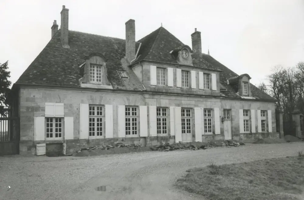 Foto von Schloss der Chaules - POP Plateforme Ouverte du Patrimoine / Base Mérimée - © Ministère de la Culture (France), Médiathèque du patrimoine et de la photographie, tous droits réservés
