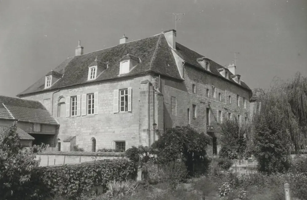 Photo de Maison dite Maison des voûtes (ou des hôtes) - POP Plateforme Ouverte du Patrimoine / Base Mérimée - © Ministère de la Culture (France), Médiathèque du patrimoine et de la photographie, tous droits réservés