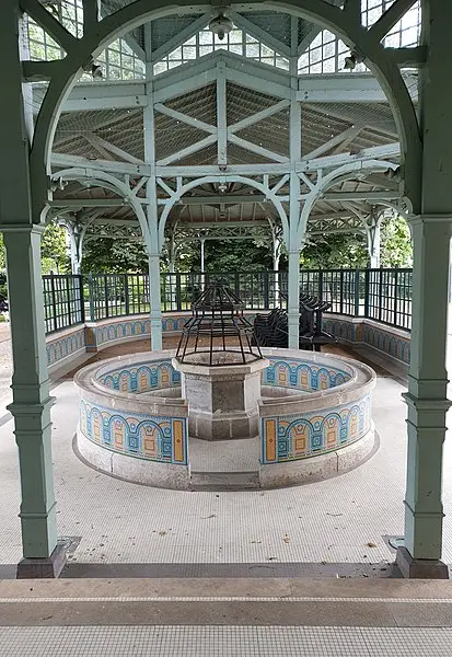 Picture of Source Lardy - TCY - © Creative Commons (https://creativecommons.org/licenses/by-sa/4.0/deed.fr)