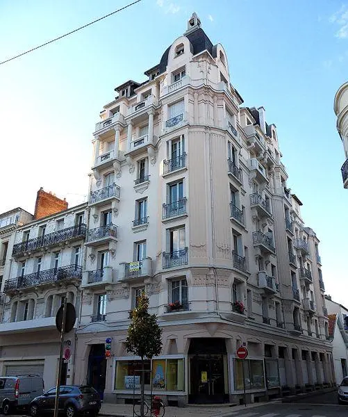 Foto de Edificio - Patrick Boyer - © Creative Commons (https://creativecommons.org/licenses/by-sa/4.0/deed.fr)