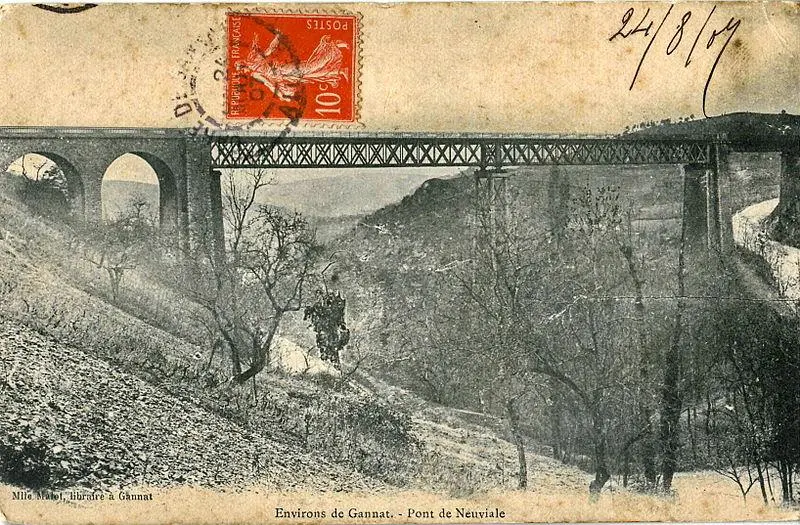 Foto von Neuvial Viaduct (auch in der Gemeinde Mazerier) - Scanné par Claude_villetaneuse - © Creative Commons (https://creativecommons.org/licenses/by-sa/4.0/deed.fr)