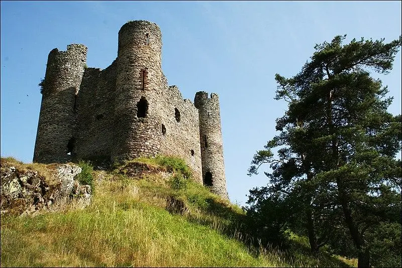 Foto di Resti del castello fortificato - P. Danilo Royet - © Creative Commons (https://creativecommons.org/licenses/by-sa/4.0/deed.fr)