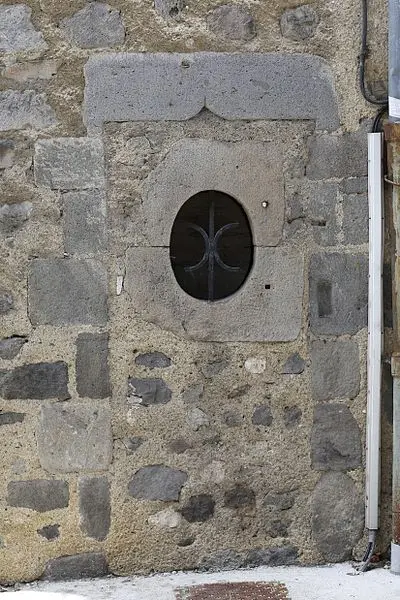 Foto di Edificio surrele - Pymouss - © Creative Commons (https://creativecommons.org/licenses/by-sa/4.0/deed.fr)