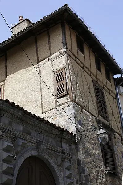Foto di Edificio surrele - Pymouss - © Creative Commons (https://creativecommons.org/licenses/by-sa/4.0/deed.fr)