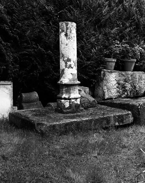 Picture of Cemetery cross - POP Plateforme Ouverte du Patrimoine / Base Mérimée - © Région Auvergne - Inventaire général du Patrimoine culturel, ADAGP