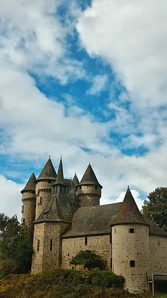 Picture of Château de Val and its outbuildings - HerveCCC - © Creative Commons (https://creativecommons.org/licenses/by-sa/4.0/deed.fr)