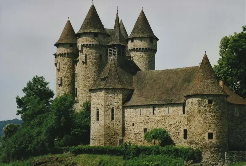 Picture of Château de Val and its outbuildings - POP Plateforme Ouverte du Patrimoine / Base Mérimée - © Ministère de la Culture (France), Médiathèque du patrimoine et de la photographie, diffusion RMN-GP