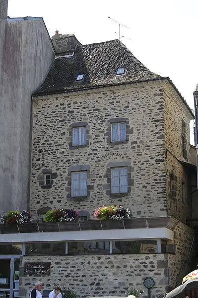 Picture of Former Saint-Pierre monastery - Pymouss - © Creative Commons (https://creativecommons.org/licenses/by-sa/4.0/deed.fr)